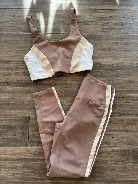 wilo Other - Women's Colorblock Sports Bra and Legging Set - Taupe/Beige/White